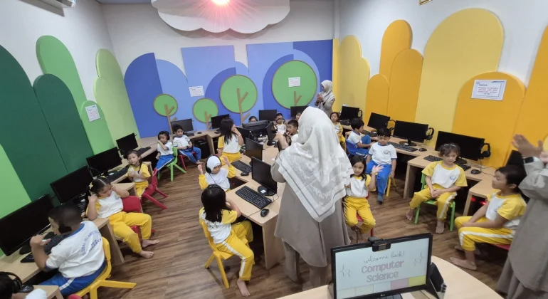 ICT Class PGK Mengenalkan Teknologi dan Kreativitas Digital Sejak Dini
