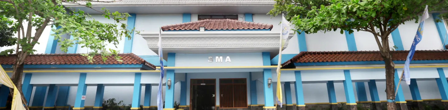 SENIOR HIGH Overview header gedung sma