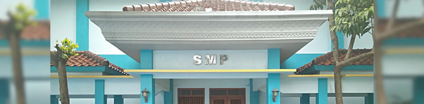 JUNIOR HIGH<br> Overview header gedung smp